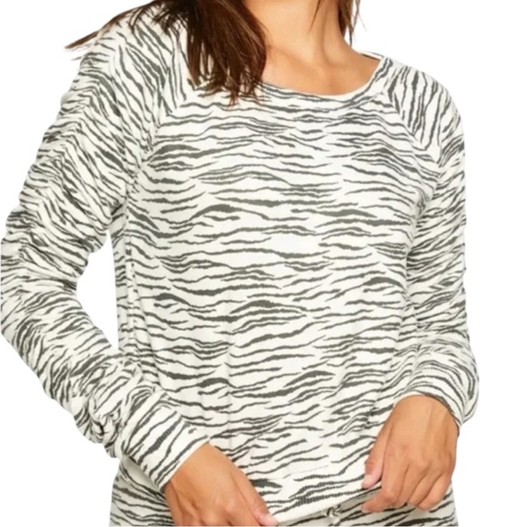 NWT CHASER Long Shirred Sleeve Zebra Print Sweatshirt Size Medium - Picture 1 of 3